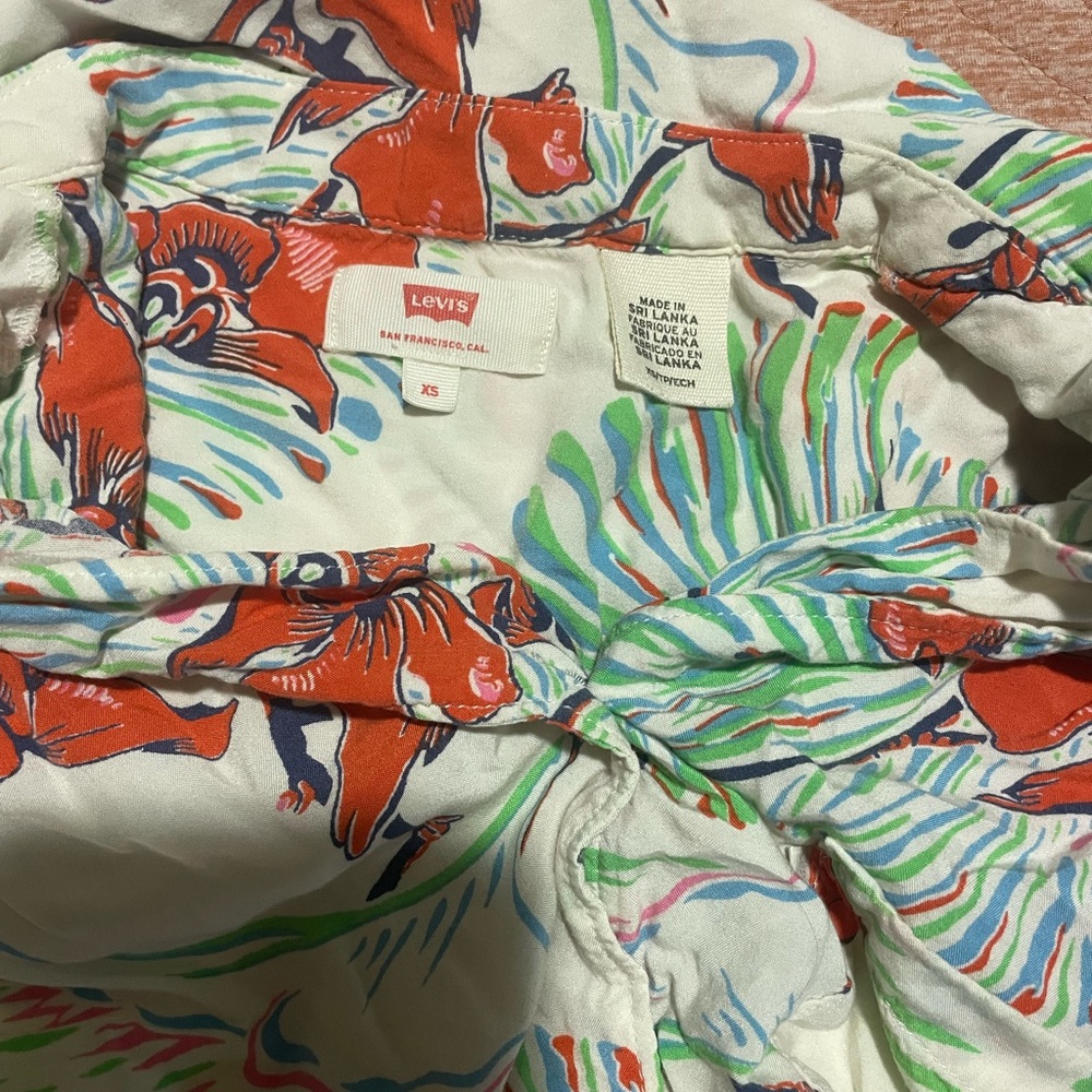 Levi's Cream Crop Top woth Flowers